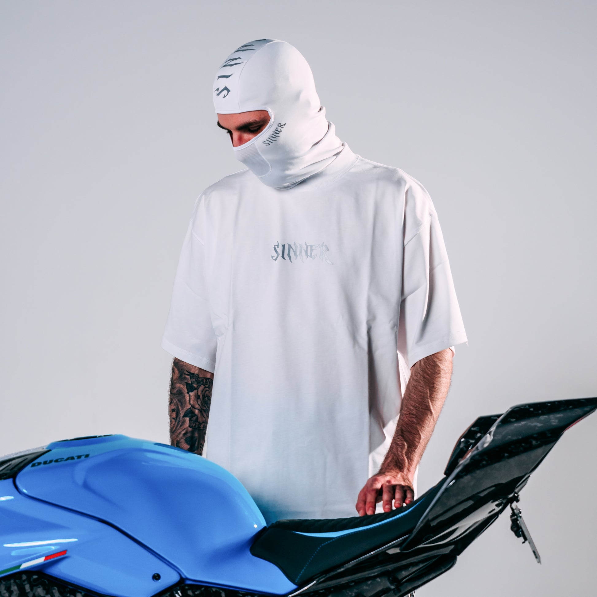 WHITEOUT "SIGNATURE" TEE