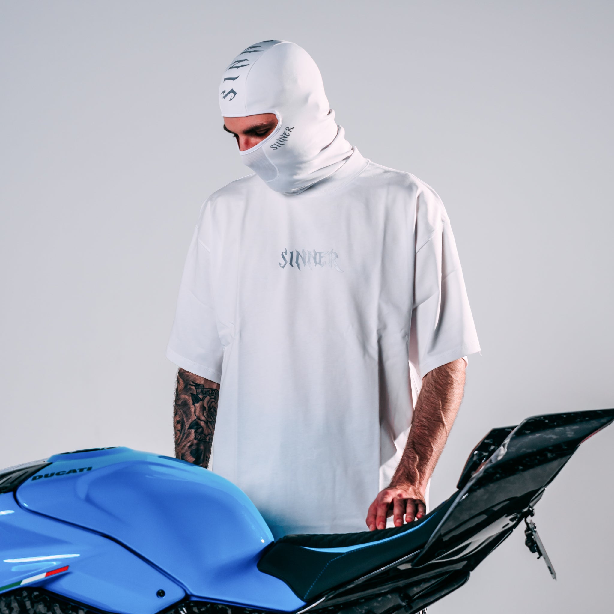 WHITEOUT "SIGNATURE" TEE