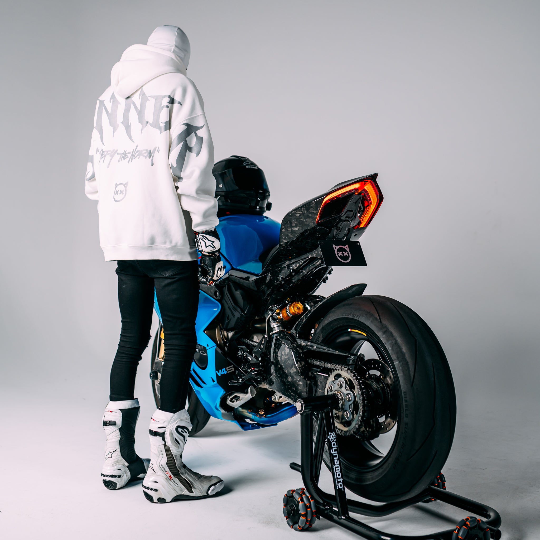 WHITEOUT "SIGNATURE" HOODIE